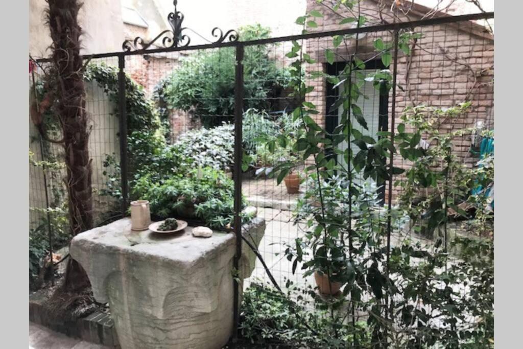 Appartamento Tipico Con Corte Privata Veneza Exterior foto